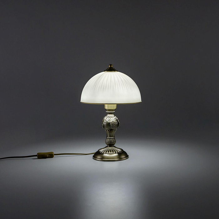 Настольная лампа  CL405823