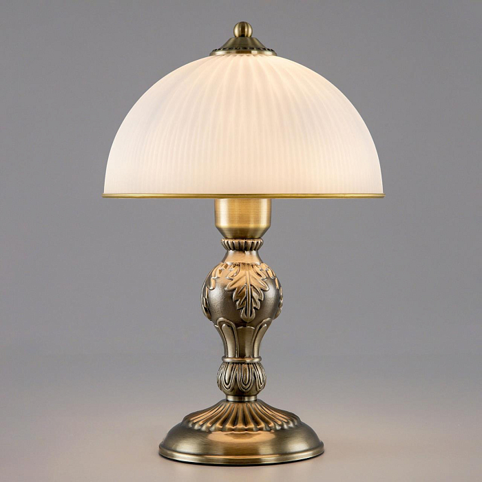 Настольная лампа  CL405823